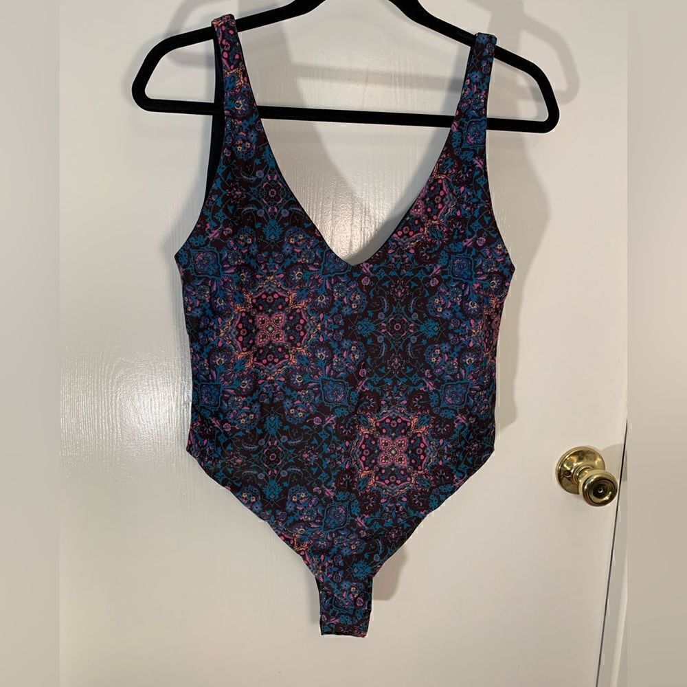 L*Space NWT black/pink/blue patterned low back one piece swimsuit Size 12
